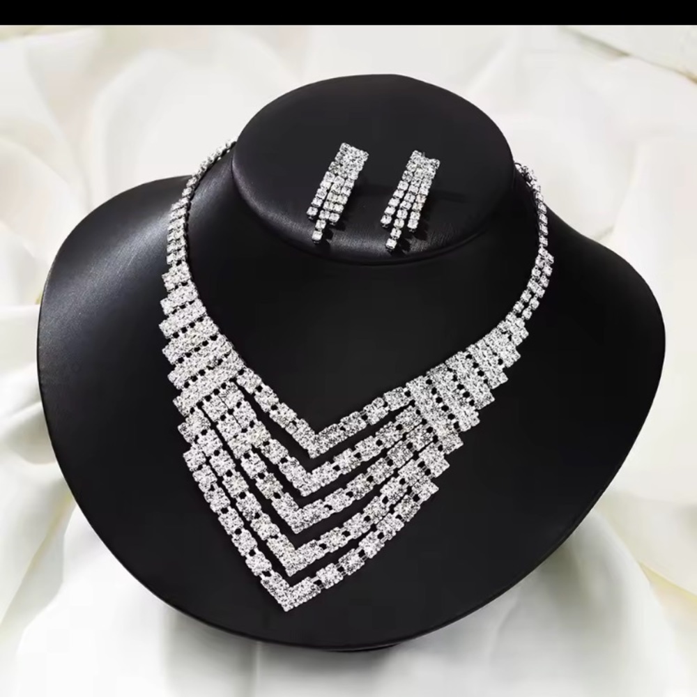 Silver V-Shaped Necklace with Sparkling rhinestone